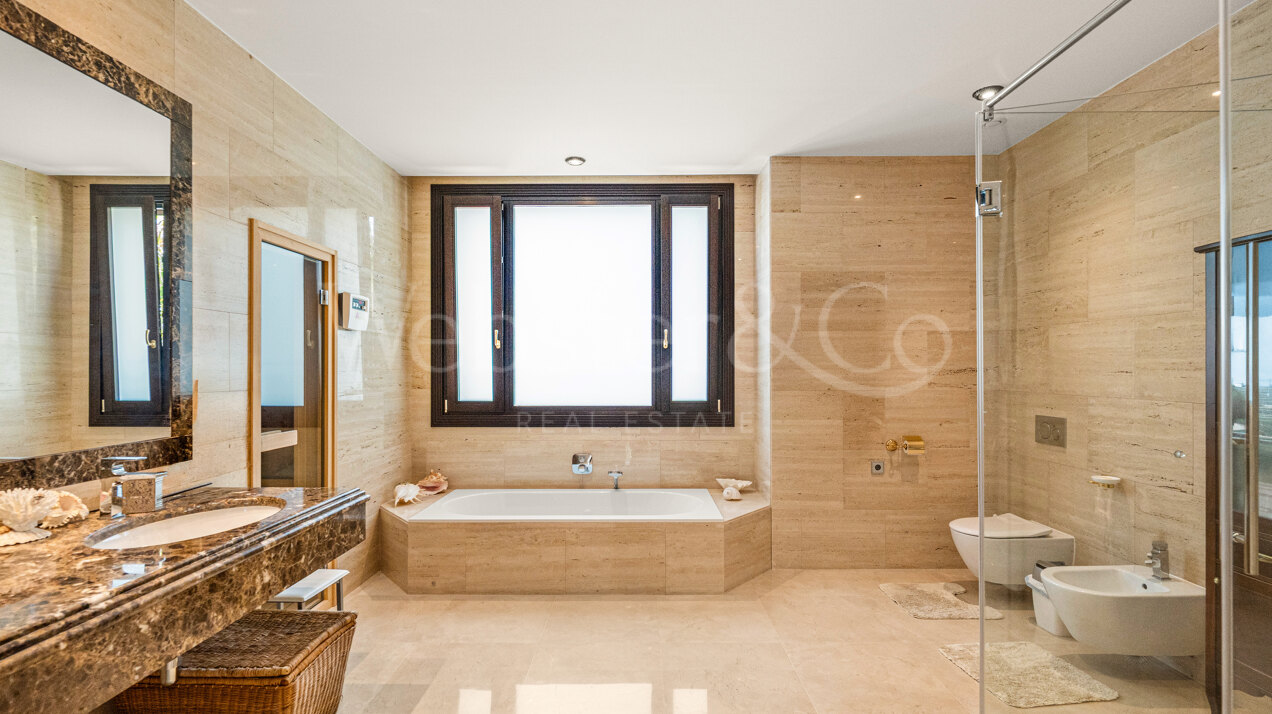 Maison Belle Mer - Timeless Beachside Home, Casasola