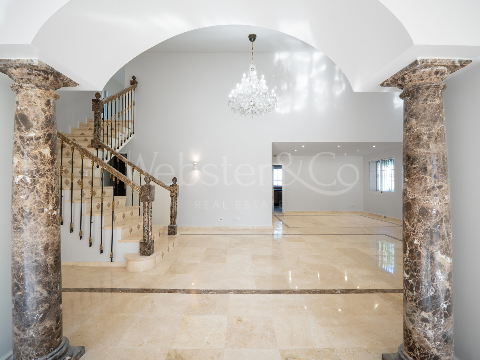 Villa Monte Luz - Golf Side Home, Nueva Andalucía