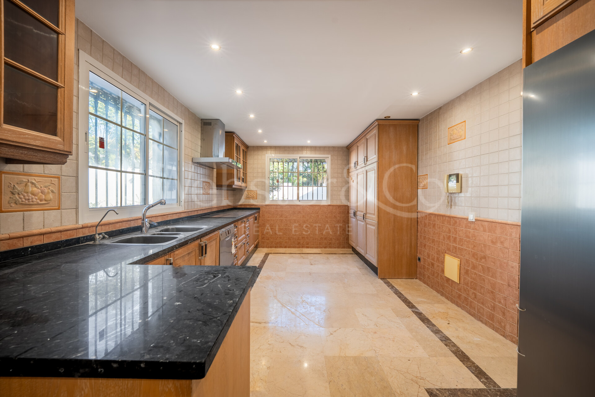 Villa Monte Luz - Golf Side Home, Nueva Andalucía