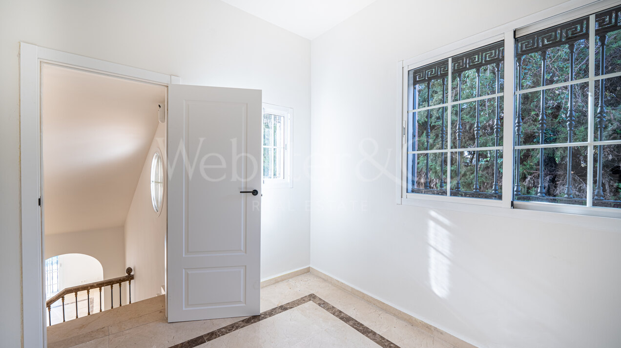 Villa Monte Luz - Golf Side Home, Nueva Andalucía