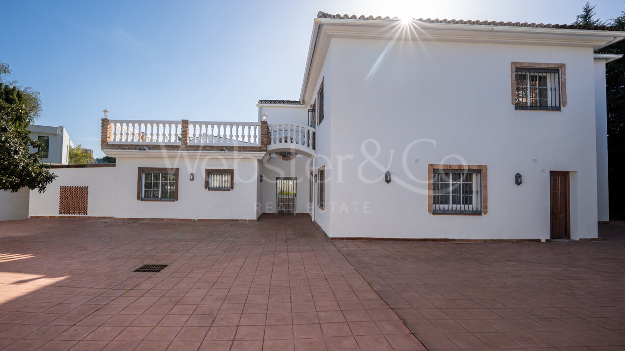 Villa Monte Luz - Golf Side Home, Nueva Andalucía