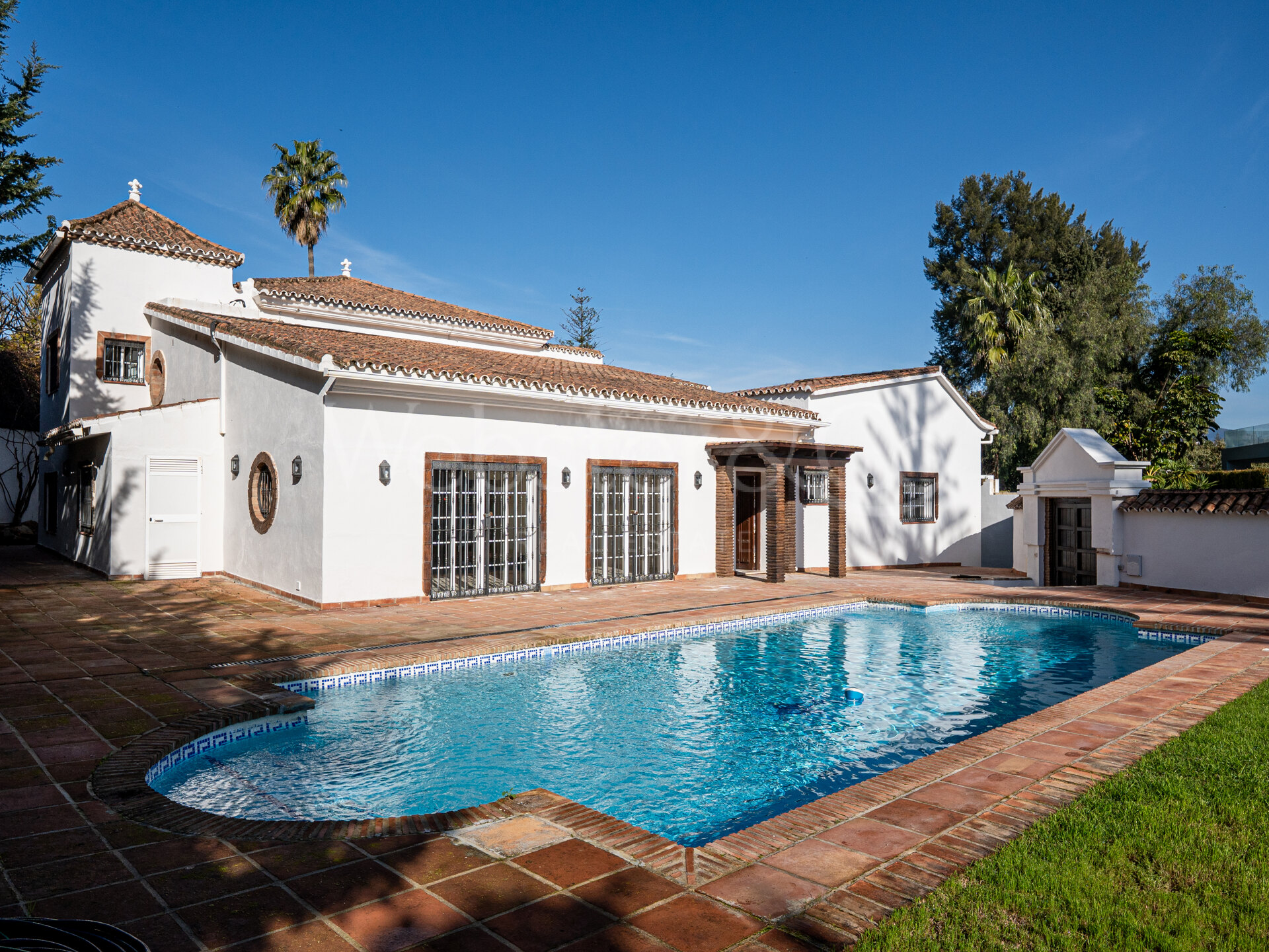 Villa Monte Luz - Golf Side Home, Nueva Andalucía