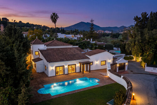 Villa en venta en Nueva Andalucia, Marbella (Todas las áreas)