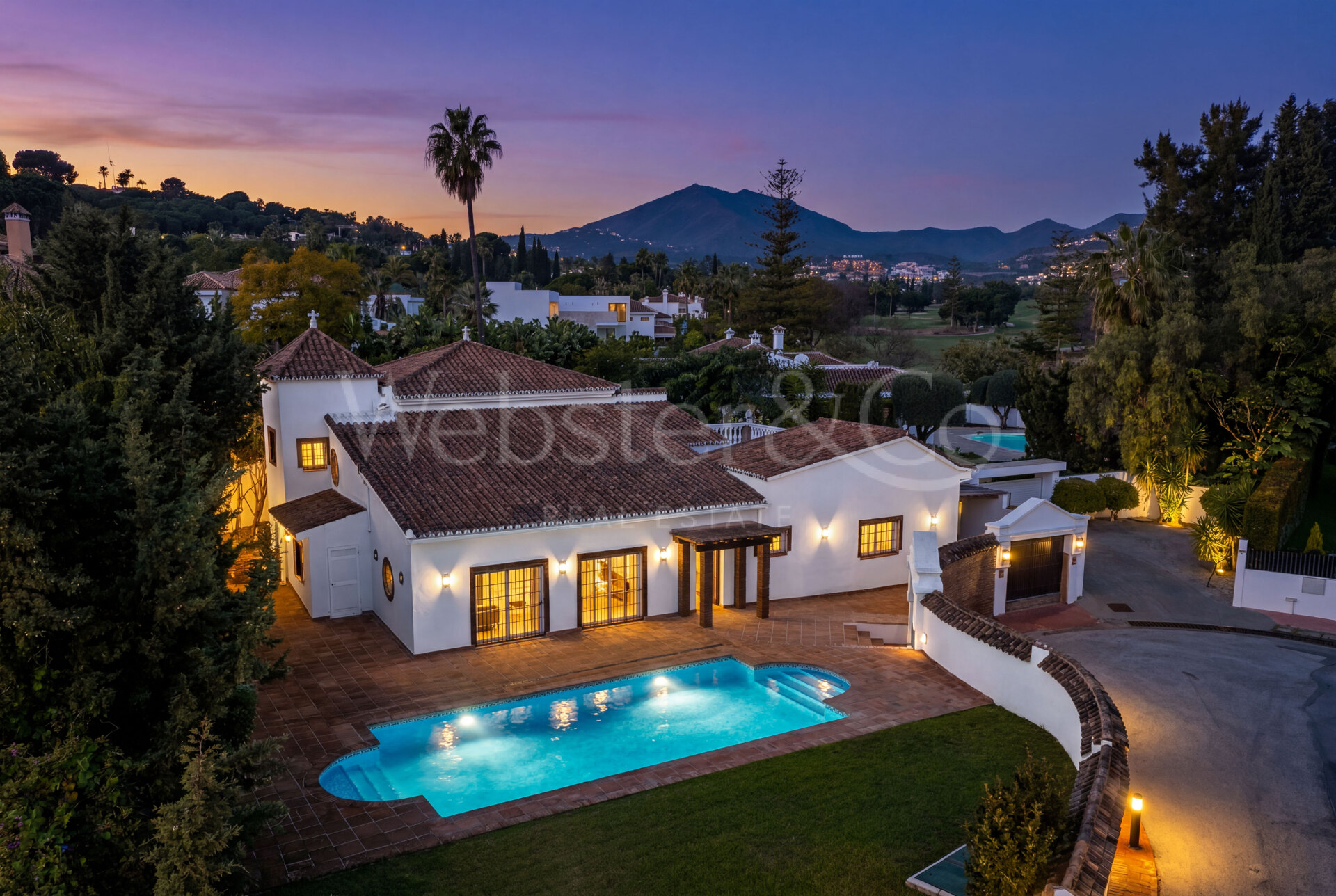 Villa Monte Luz - Golf Side Home, Nueva Andalucía