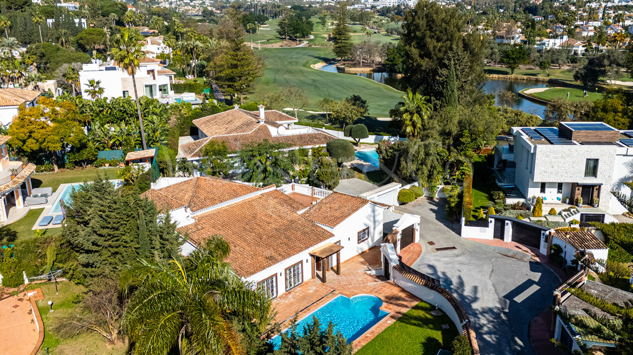 Villa Monte Luz - Golf Side Home, Nueva Andalucía