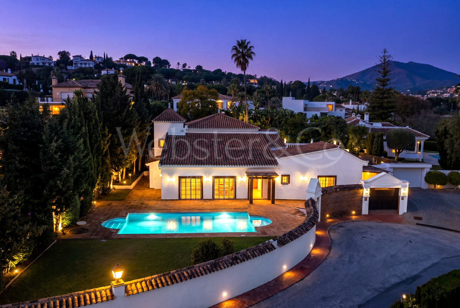 Villa Monte Luz - Golf Side Home, Nueva Andalucía