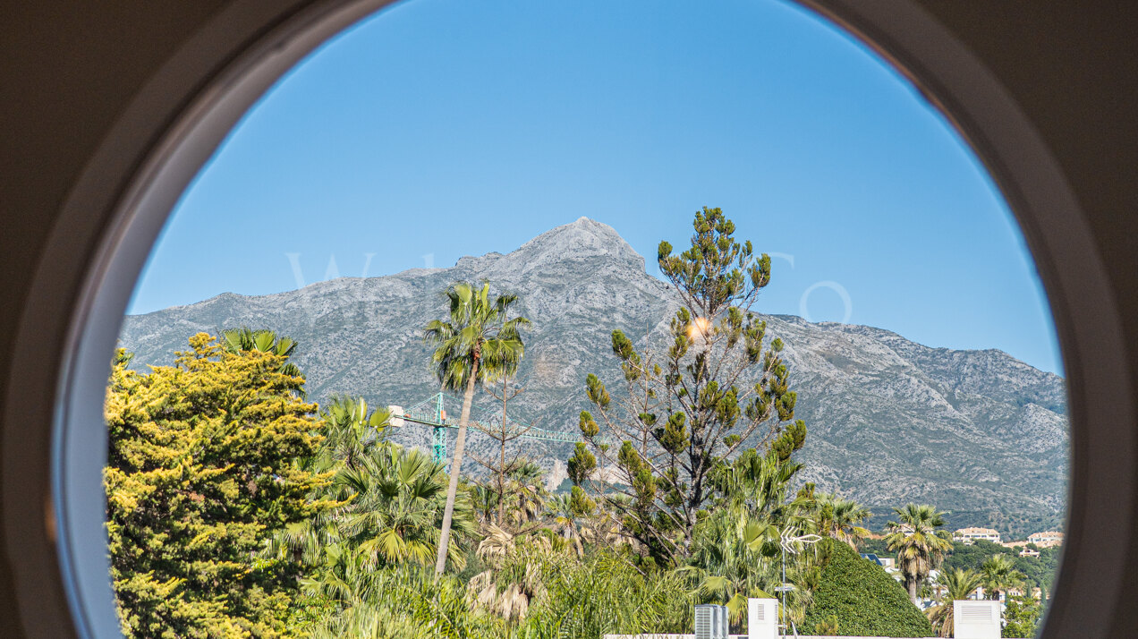 Villa Valora - Golf Front Luxury in Nueva Andalucia