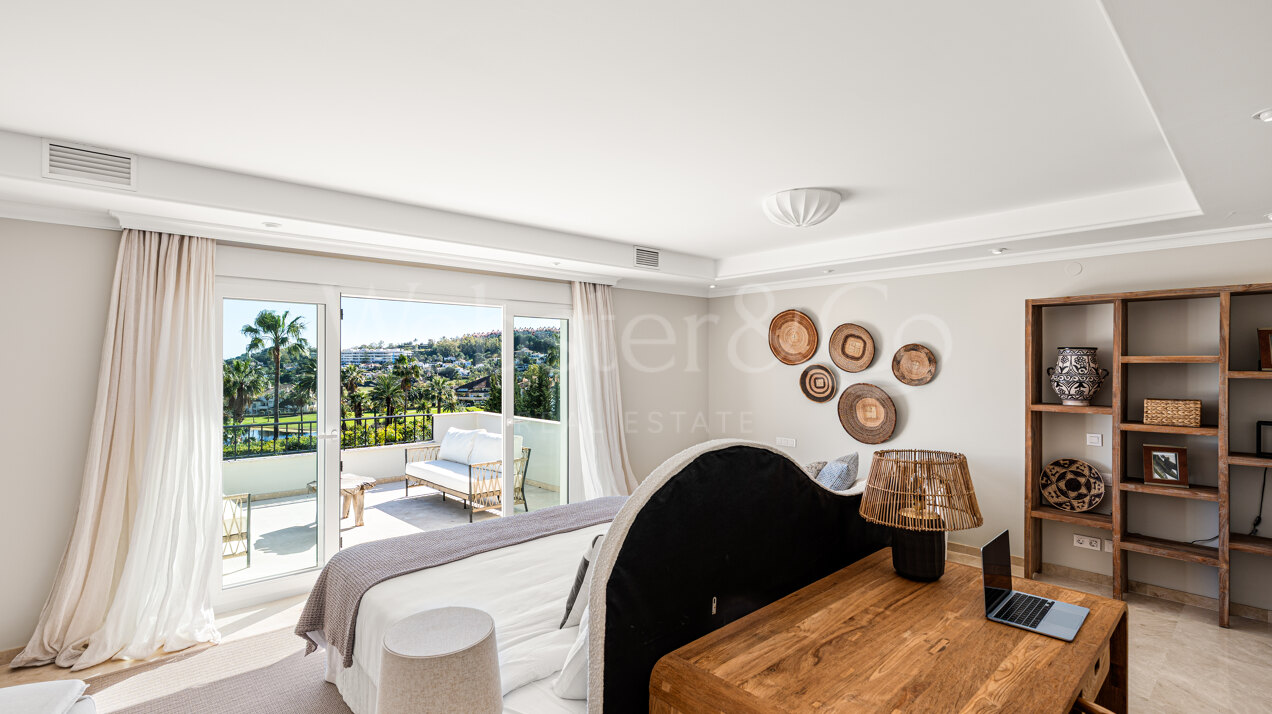 Villa Valora - Golf Front Luxury in Nueva Andalucia