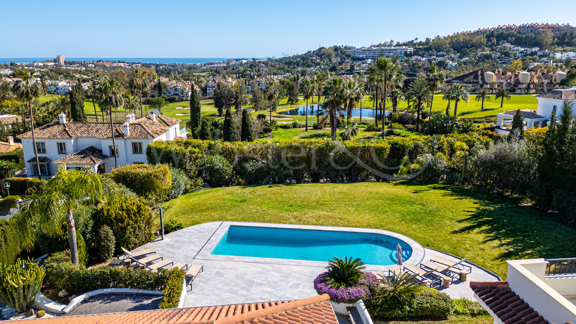Villa Valora - Golf Front Luxury in Nueva Andalucia