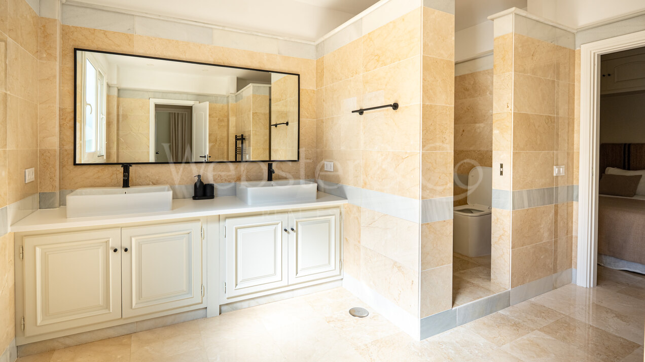 Villa Valora - Golf Front Luxury in Nueva Andalucia