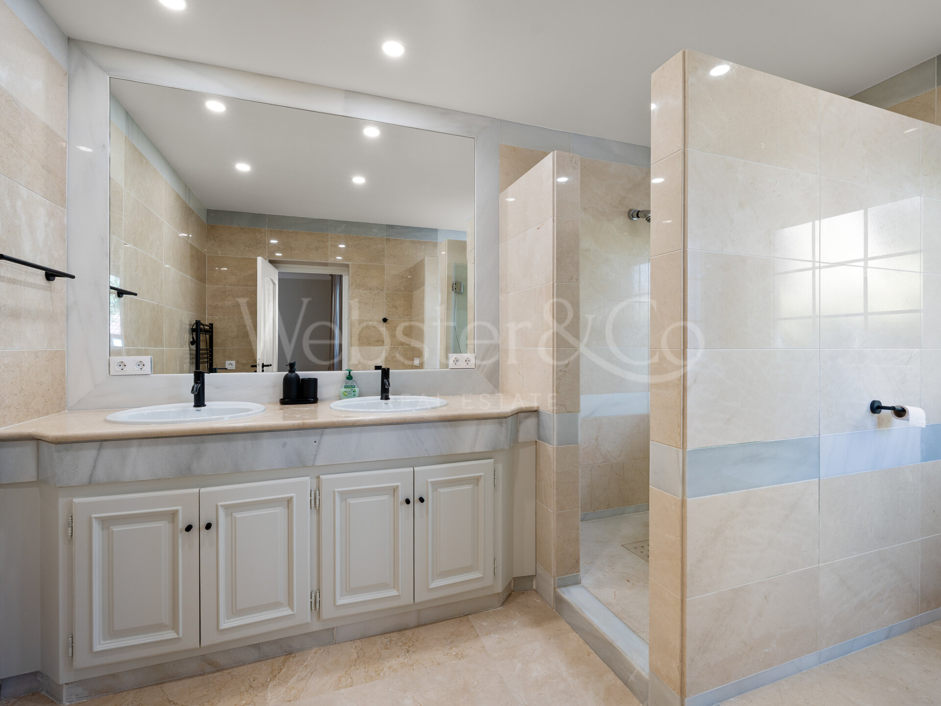 Villa Valora - Golf Front Luxury in Nueva Andalucia