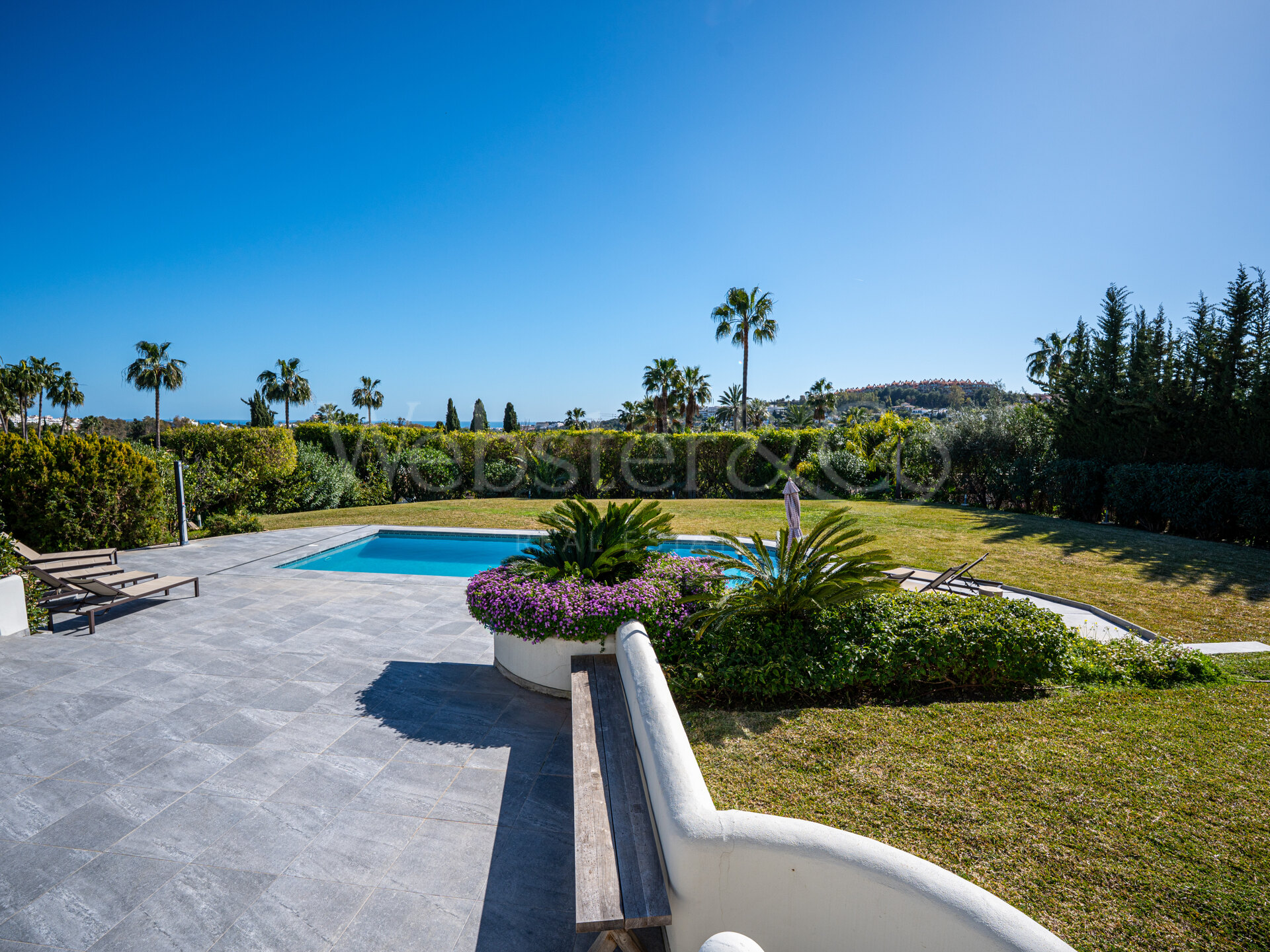 Villa Valora - Golf Front Luxury in Nueva Andalucia
