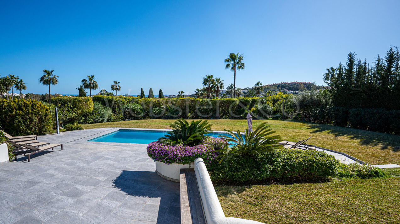 Villa Valora - Golf Front Luxury in Nueva Andalucia