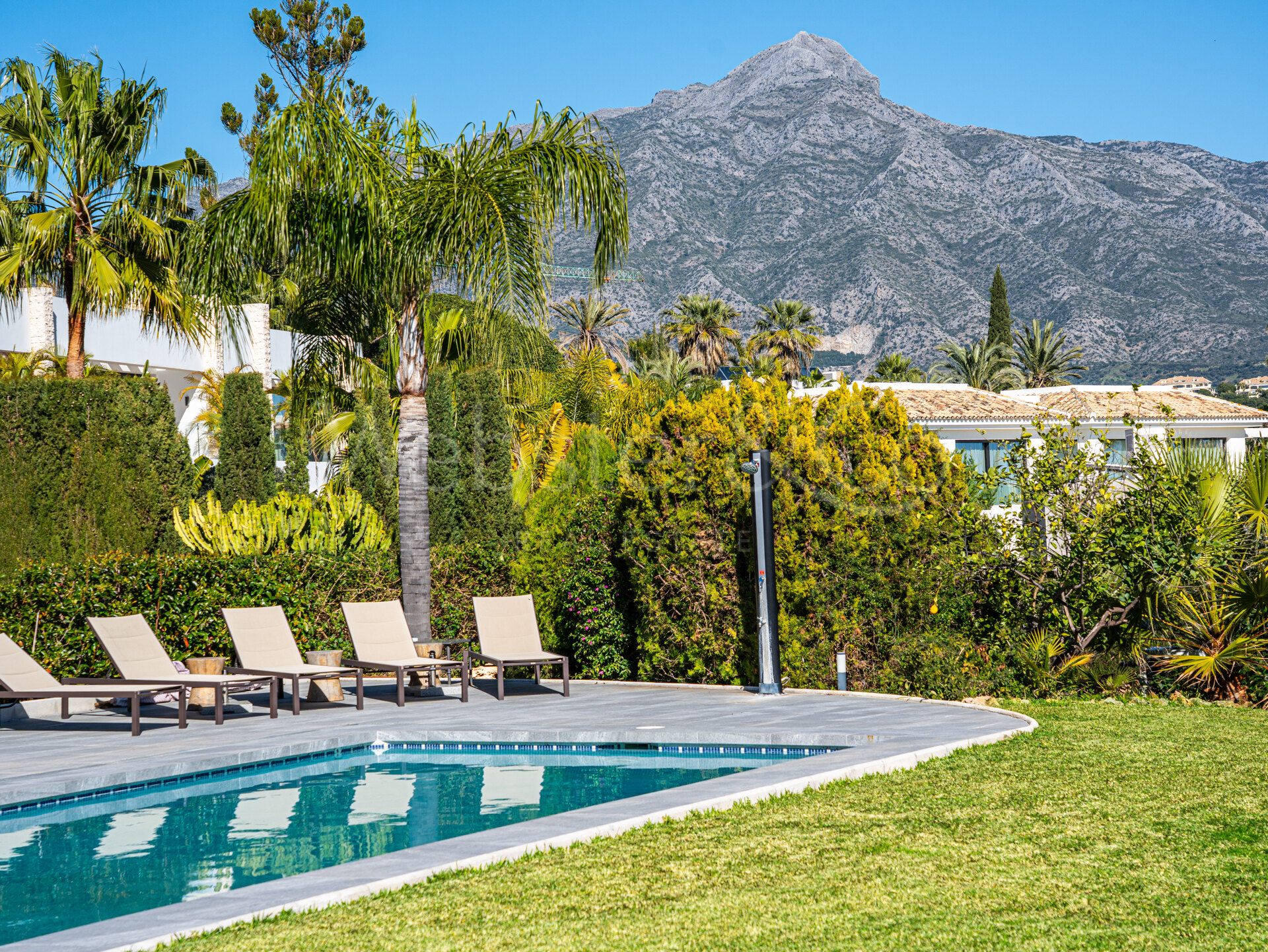 Villa Valora - Golf Front Luxury in Nueva Andalucia