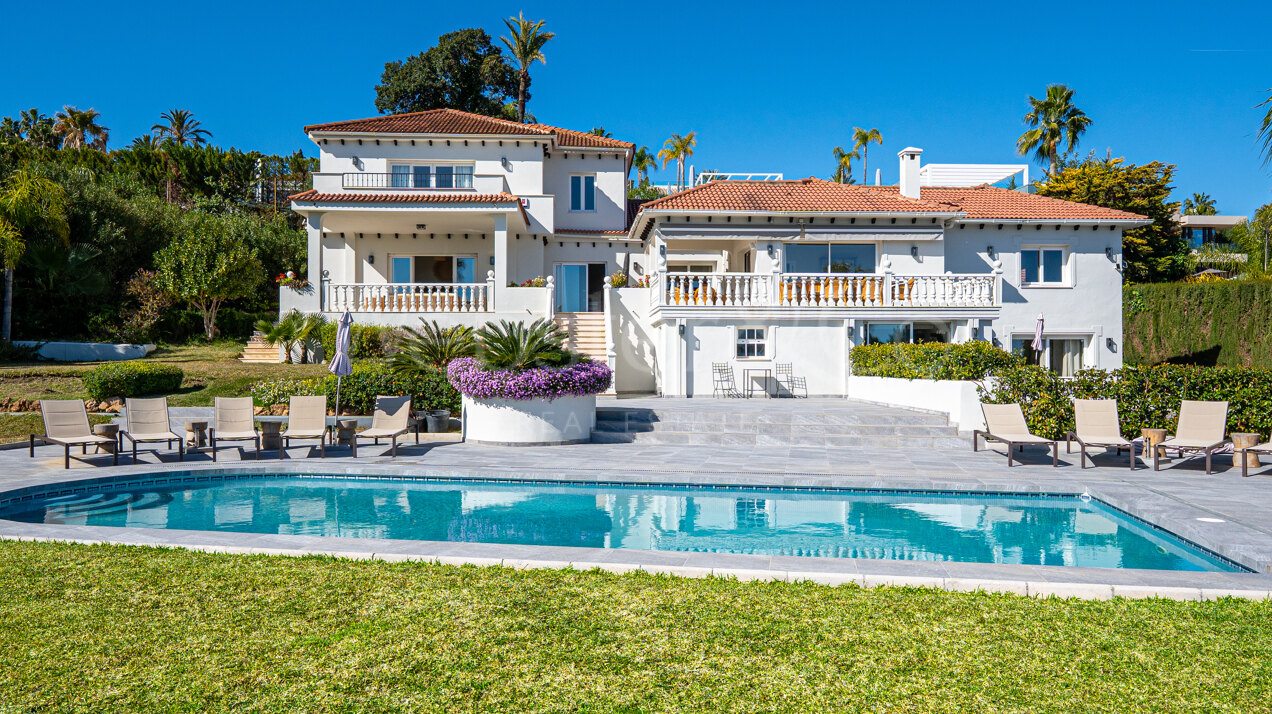 Villa Valora - Golf Front Luxury in Nueva Andalucia