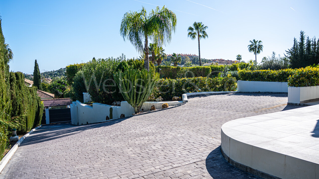 Villa Valora - Golf Front Luxury in Nueva Andalucia