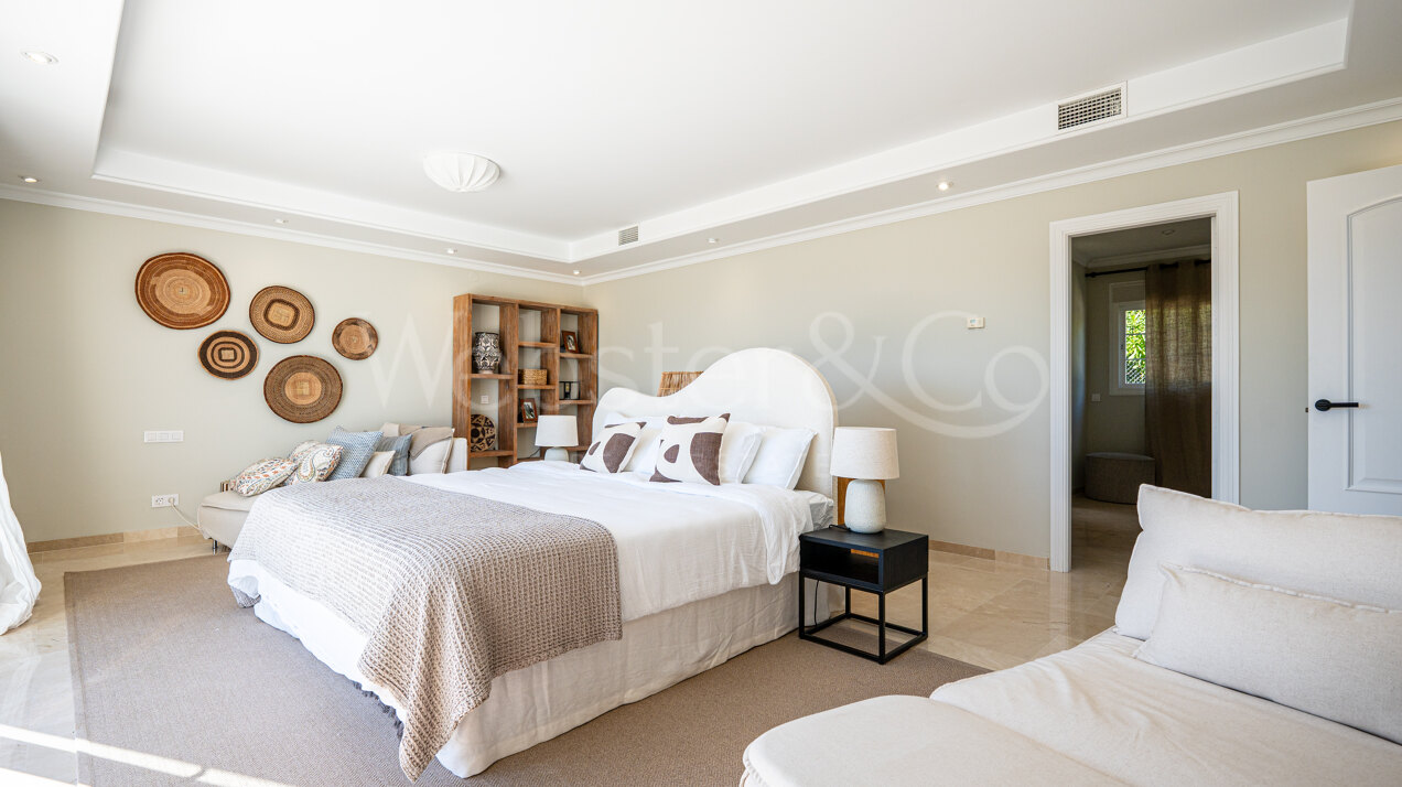 Villa Valora - Golf Front Luxury in Nueva Andalucia