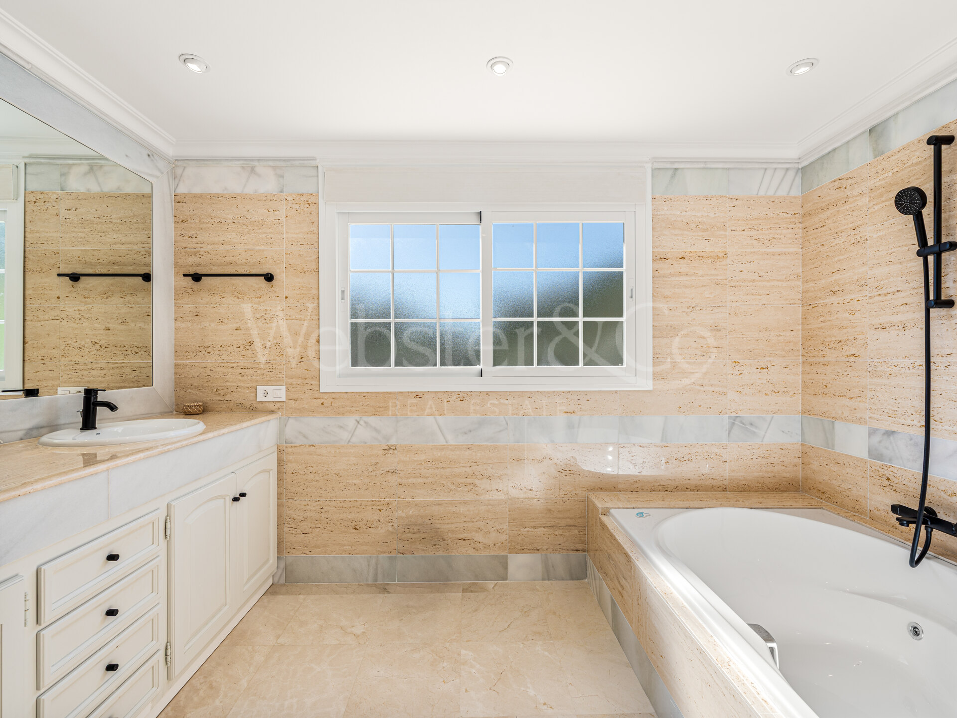 Villa Valora - Golf Front Luxury in Nueva Andalucia