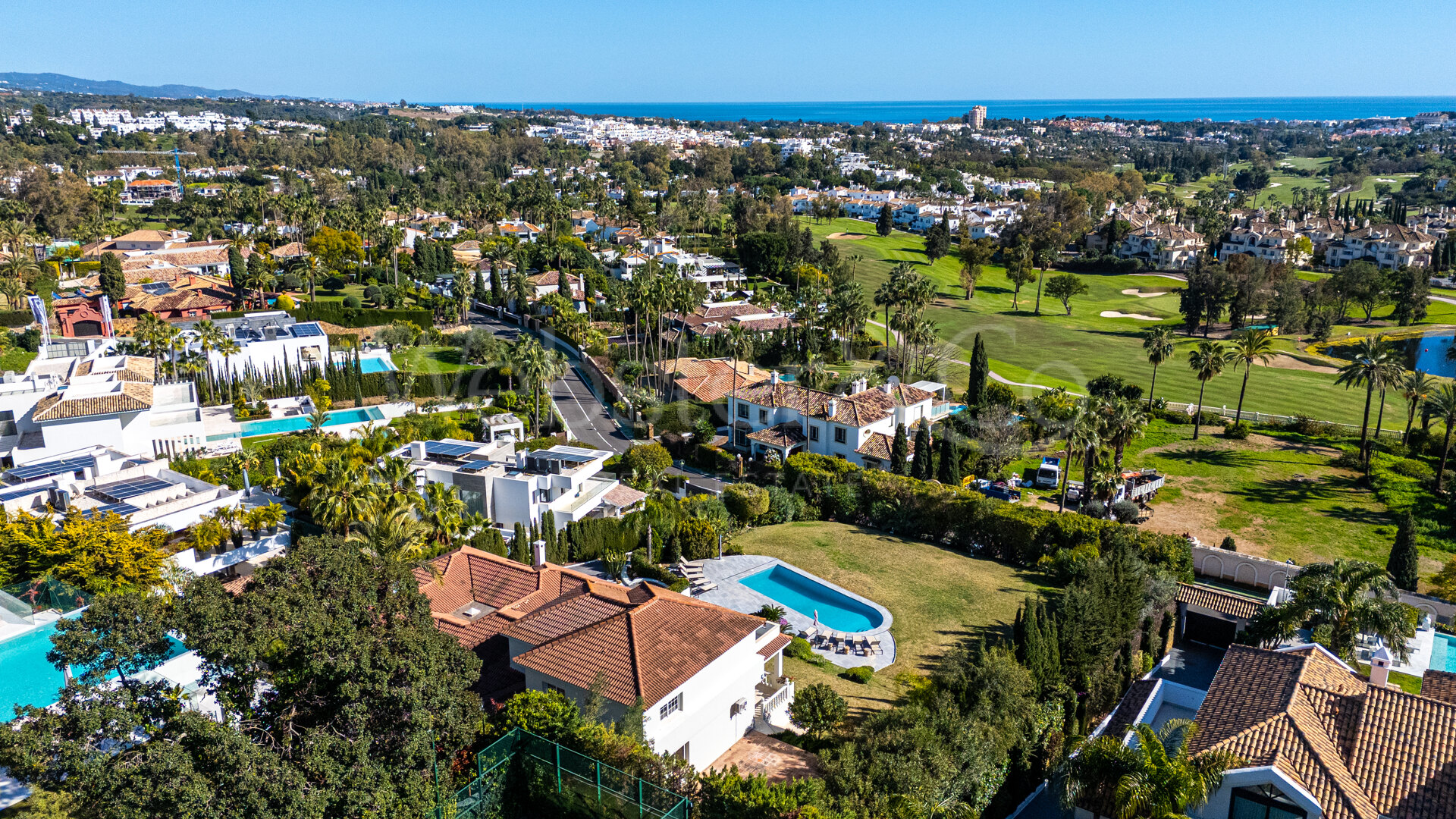 Villa Valora - Golf Front Luxury in Nueva Andalucia