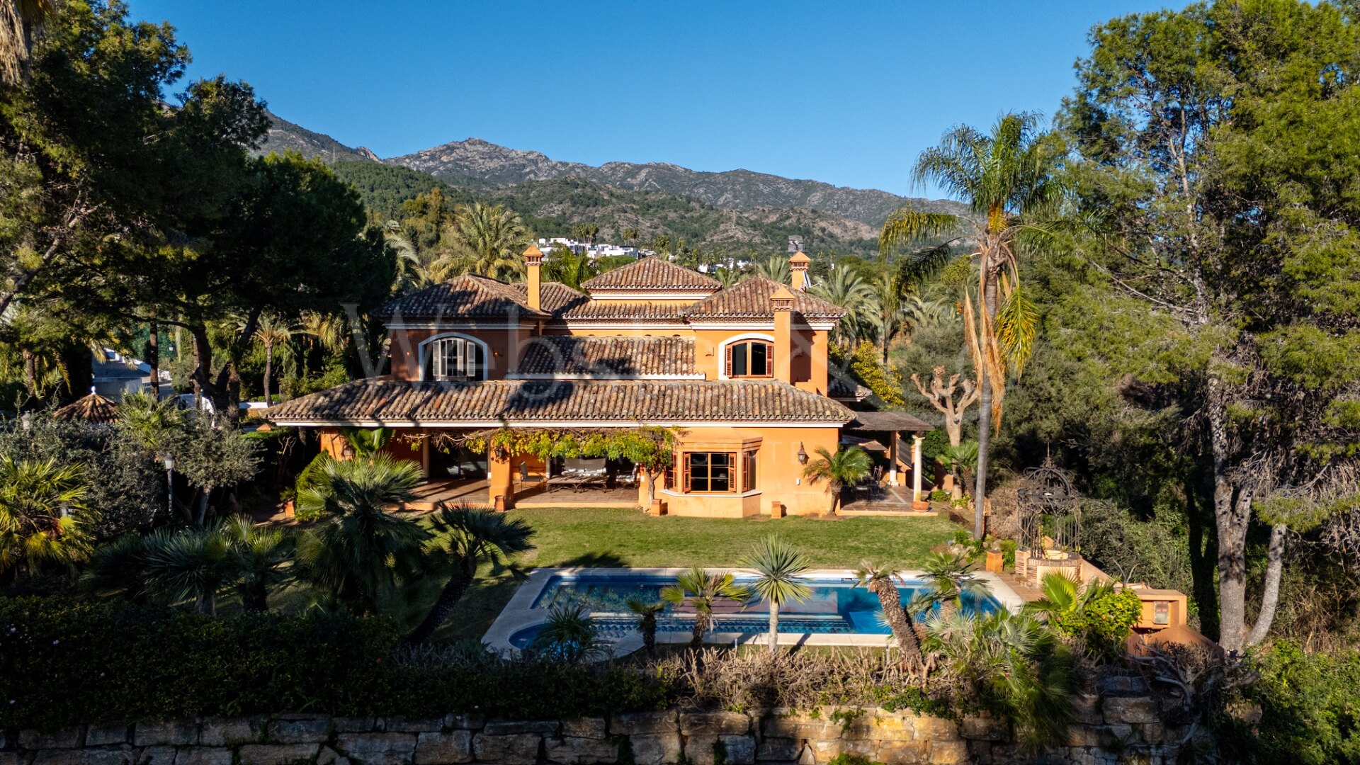 Villa Pinar Azul - Secluded Luxury, Altos Reales