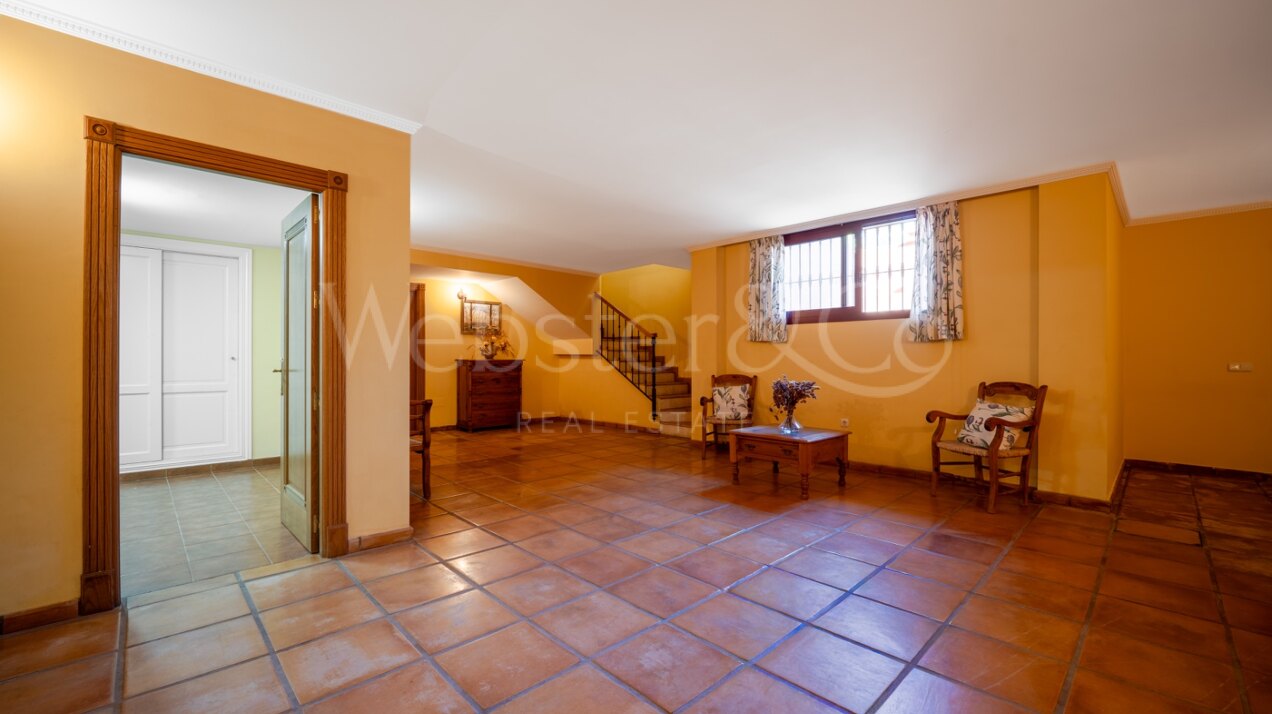 Villa Pinar Azul - Secluded Luxury, Altos Reales