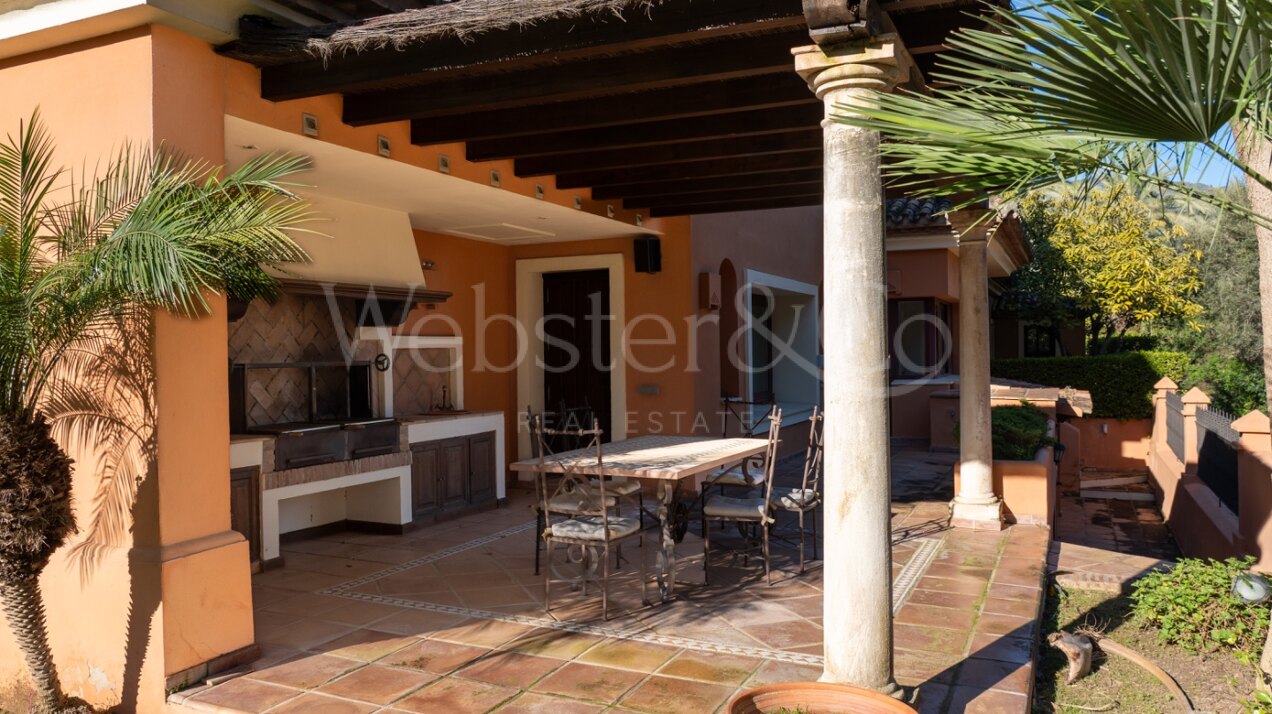 Villa Pinar Azul - Secluded Luxury, Altos Reales