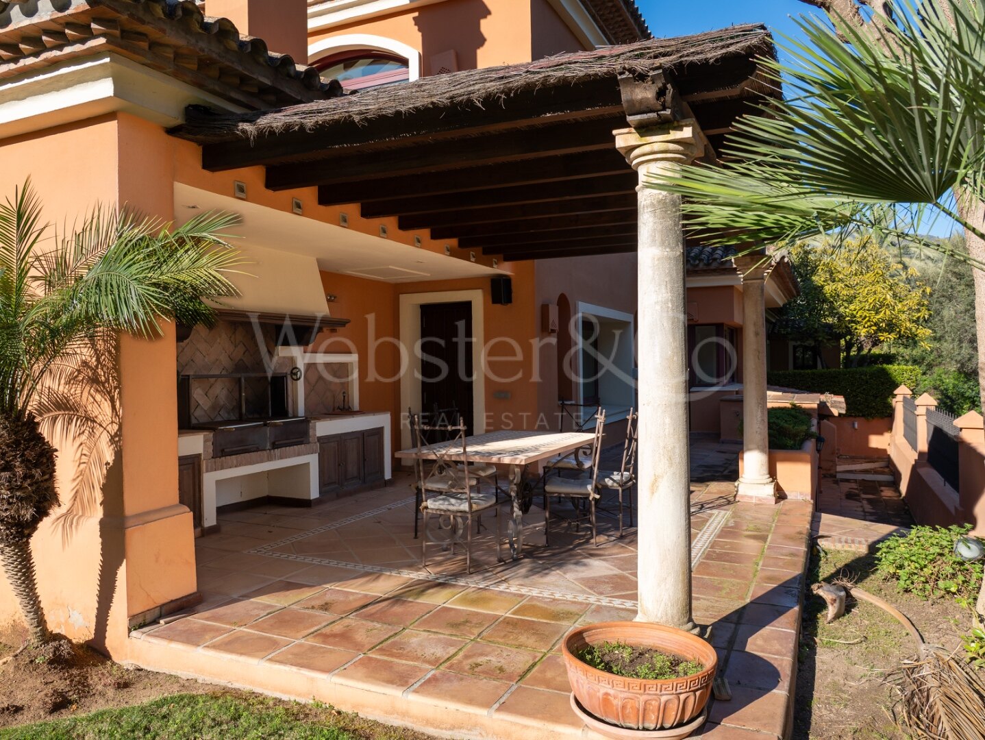 Villa Pinar Azul - Secluded Luxury, Altos Reales