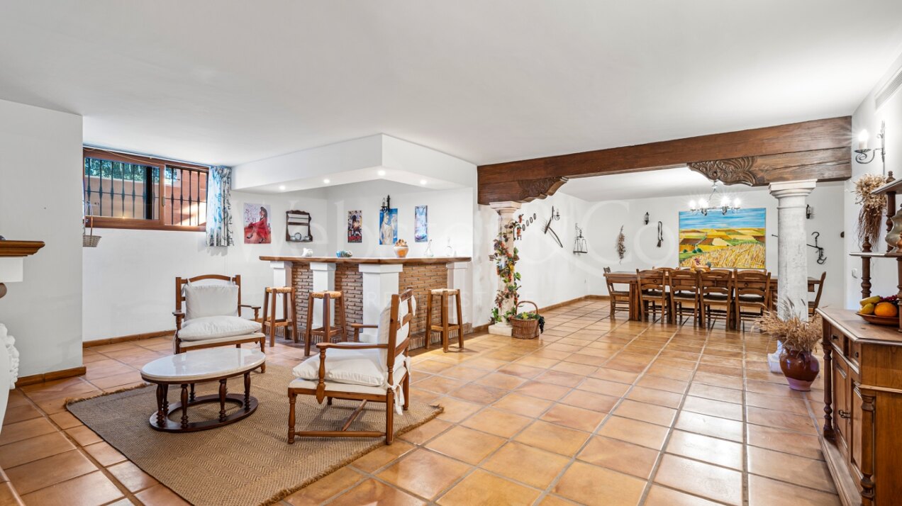 Villa Pinar Azul - Secluded Luxury, Altos Reales