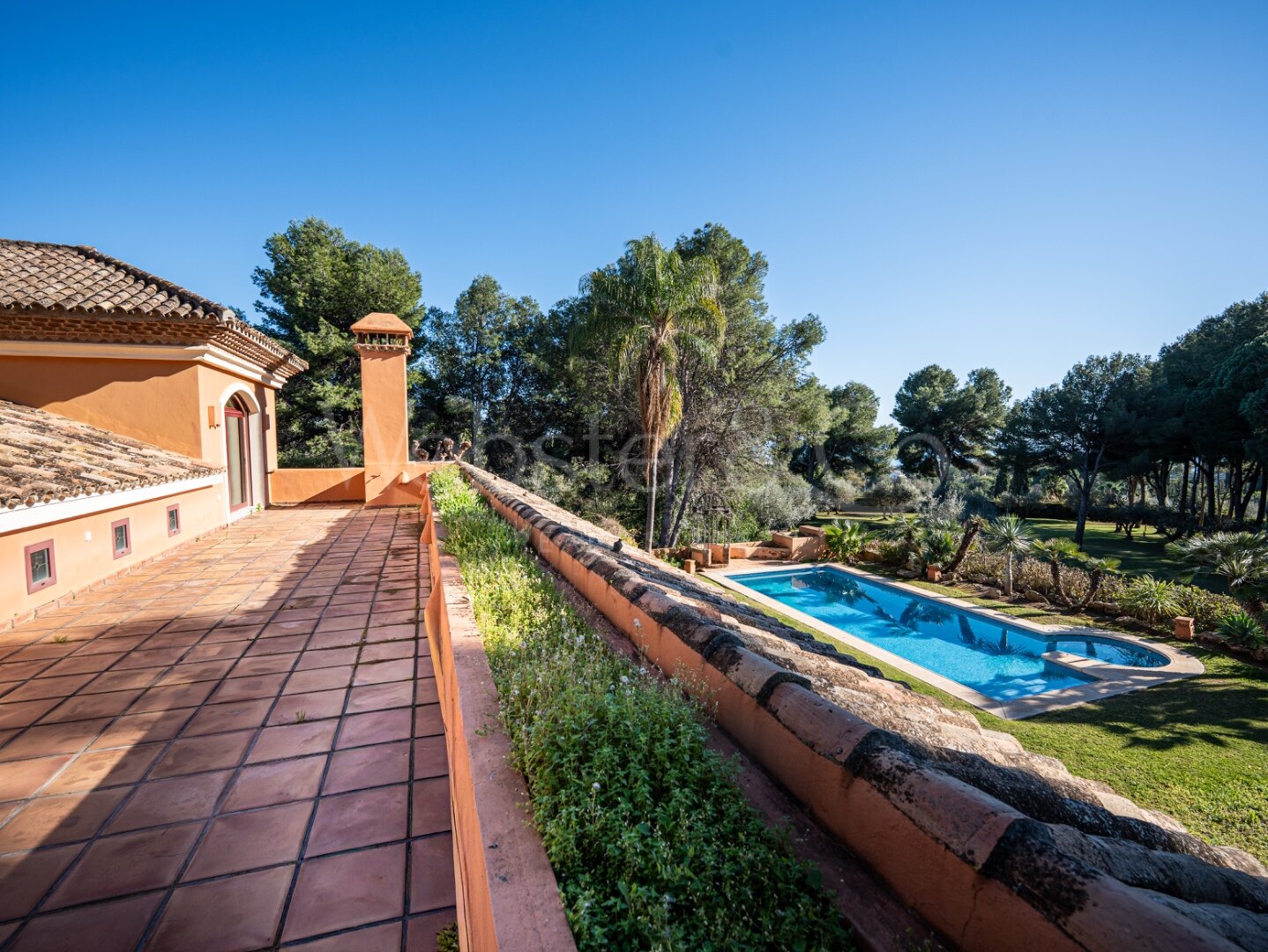 Villa Pinar Azul - Secluded Luxury, Altos Reales