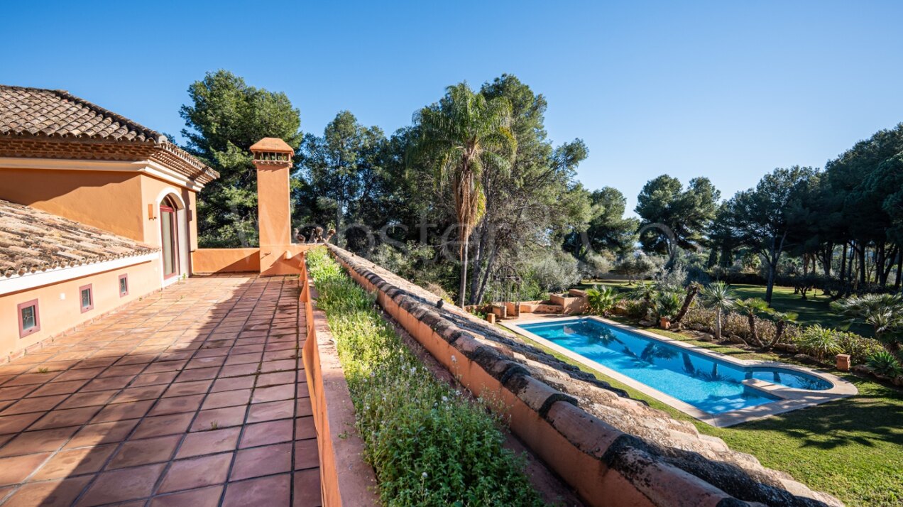 Villa Pinar Azul - Secluded Luxury, Altos Reales