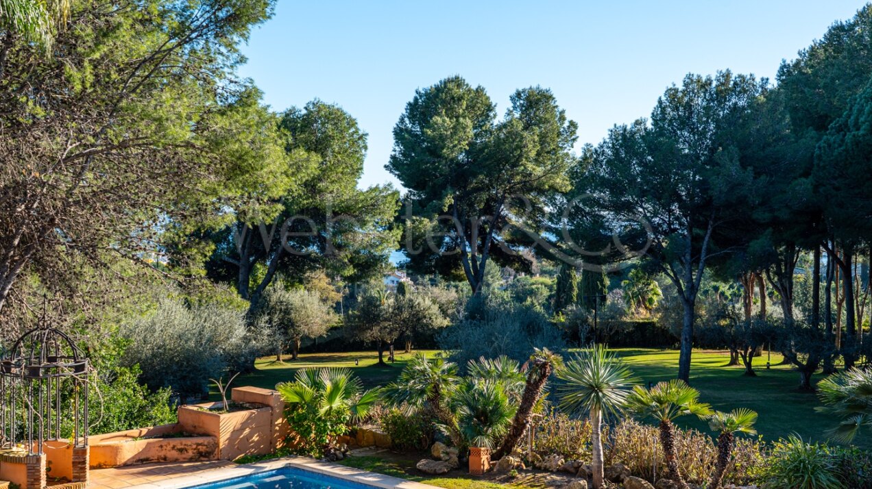 Villa Pinar Azul - Secluded Luxury, Altos Reales