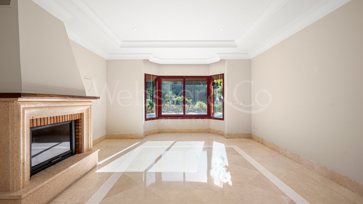 Villa Pinar Azul - Secluded Luxury, Altos Reales