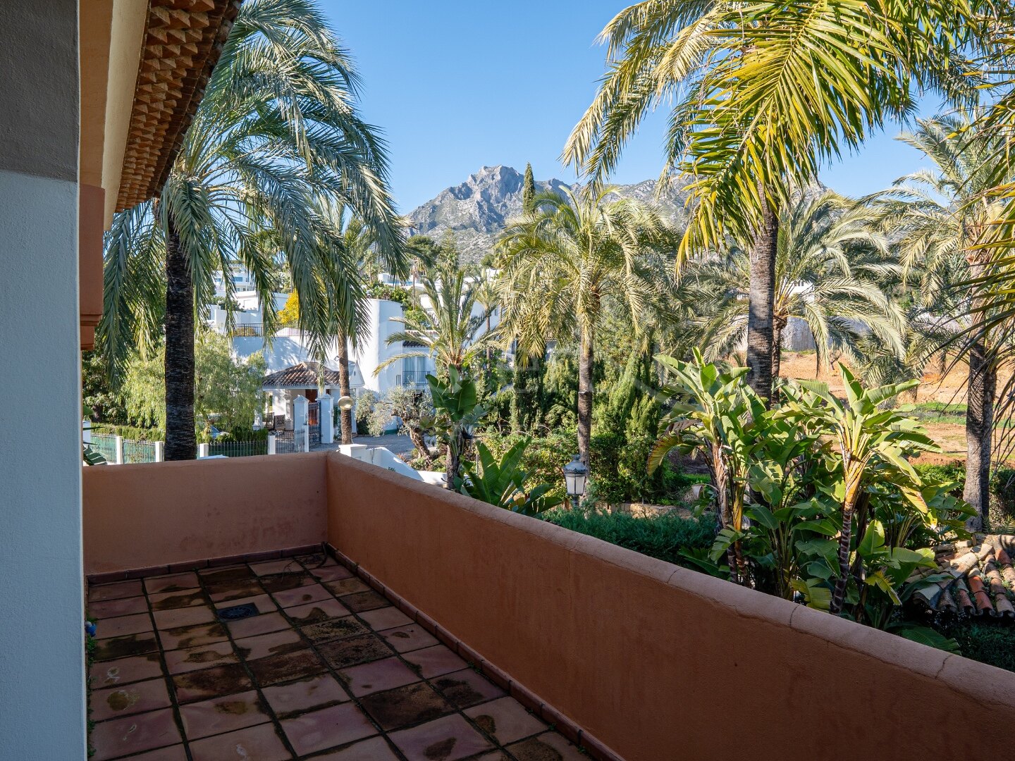 Villa Pinar Azul - Secluded Luxury, Altos Reales