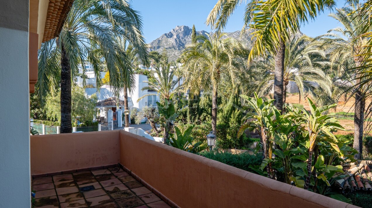 Villa Pinar Azul - Secluded Luxury, Altos Reales