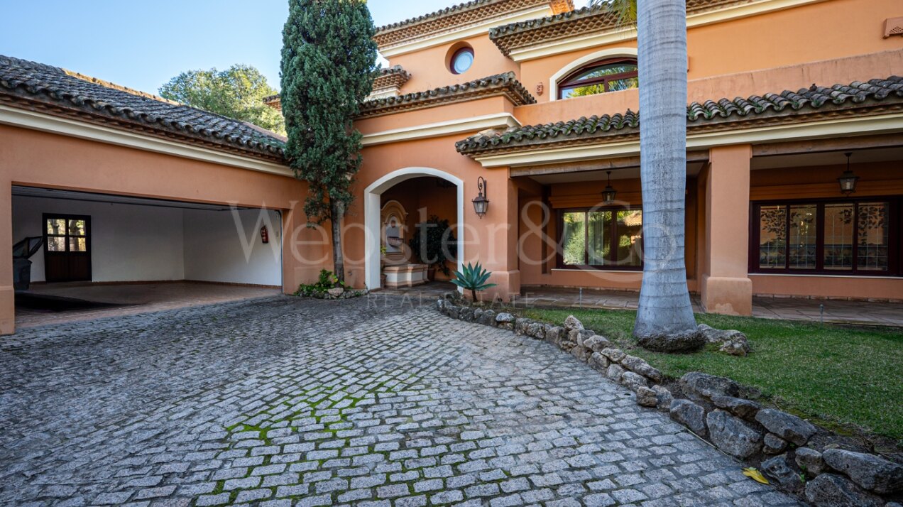 Villa Pinar Azul - Secluded Luxury, Altos Reales