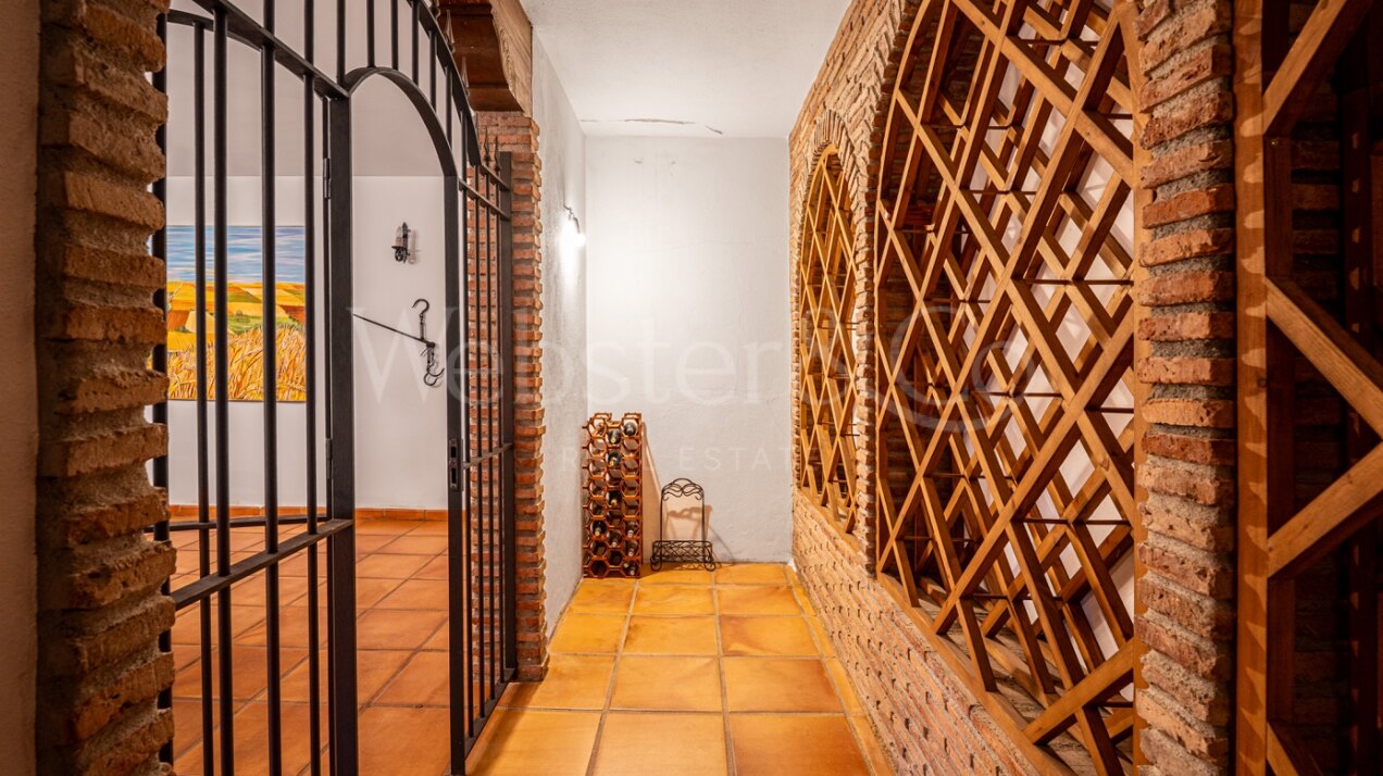 Villa Pinar Azul - Secluded Luxury, Altos Reales