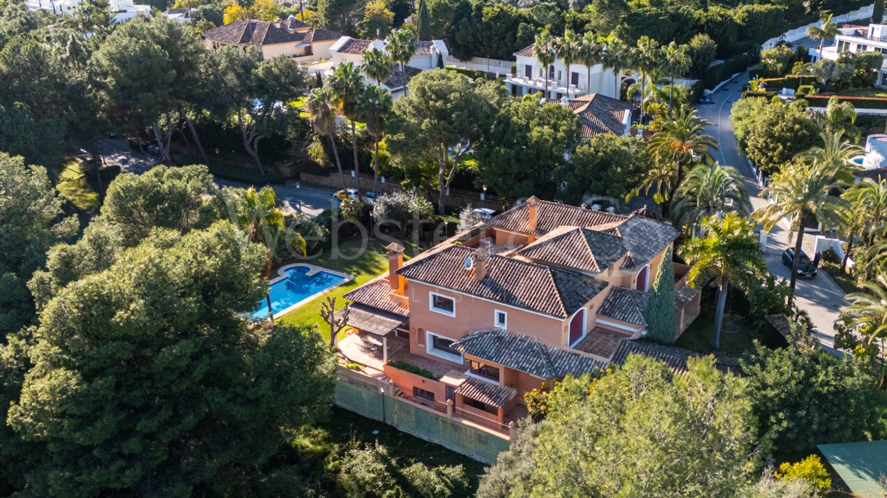 Villa Pinar Azul - Secluded Luxury, Altos Reales