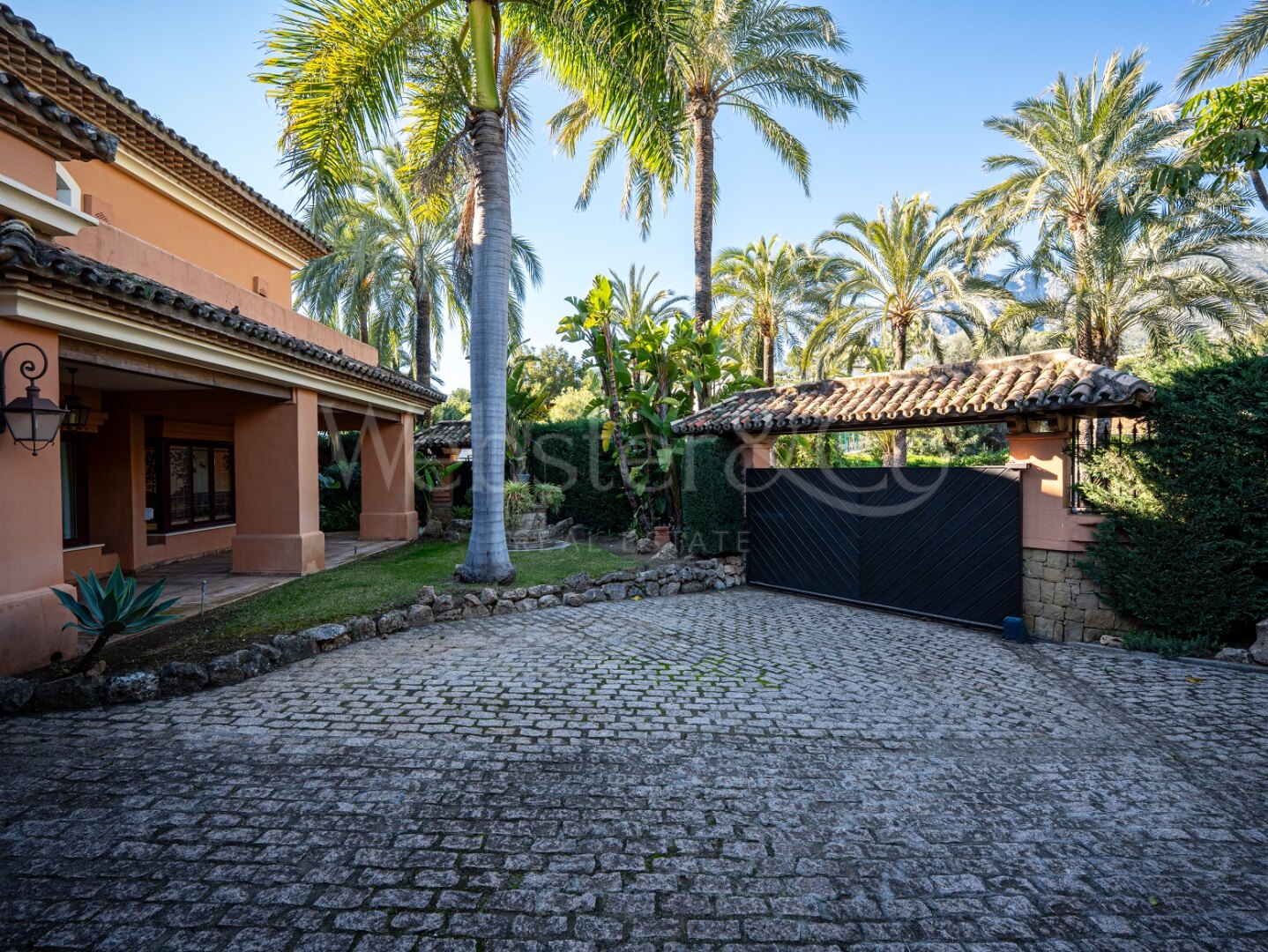 Villa Pinar Azul - Secluded Luxury, Altos Reales