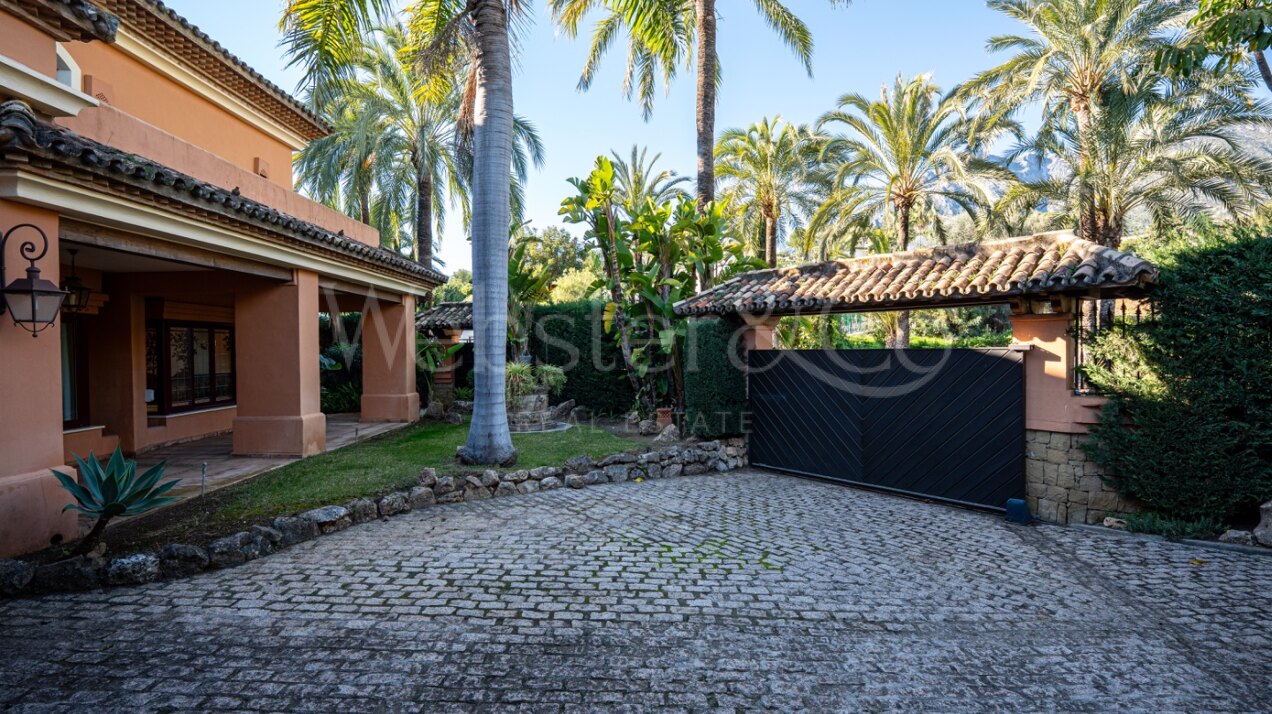 Villa Pinar Azul - Secluded Luxury, Altos Reales