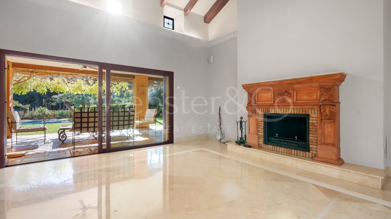 Villa Pinar Azul - Secluded Luxury, Altos Reales