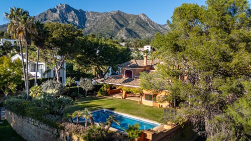 Villa en venta en Altos Reales, Marbella Milla de Oro