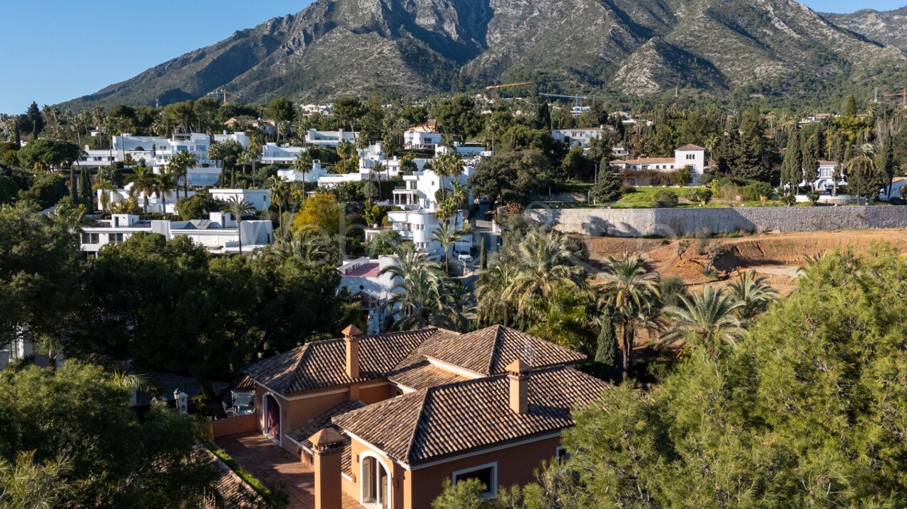 Villa Pinar Azul - Secluded Luxury, Altos Reales