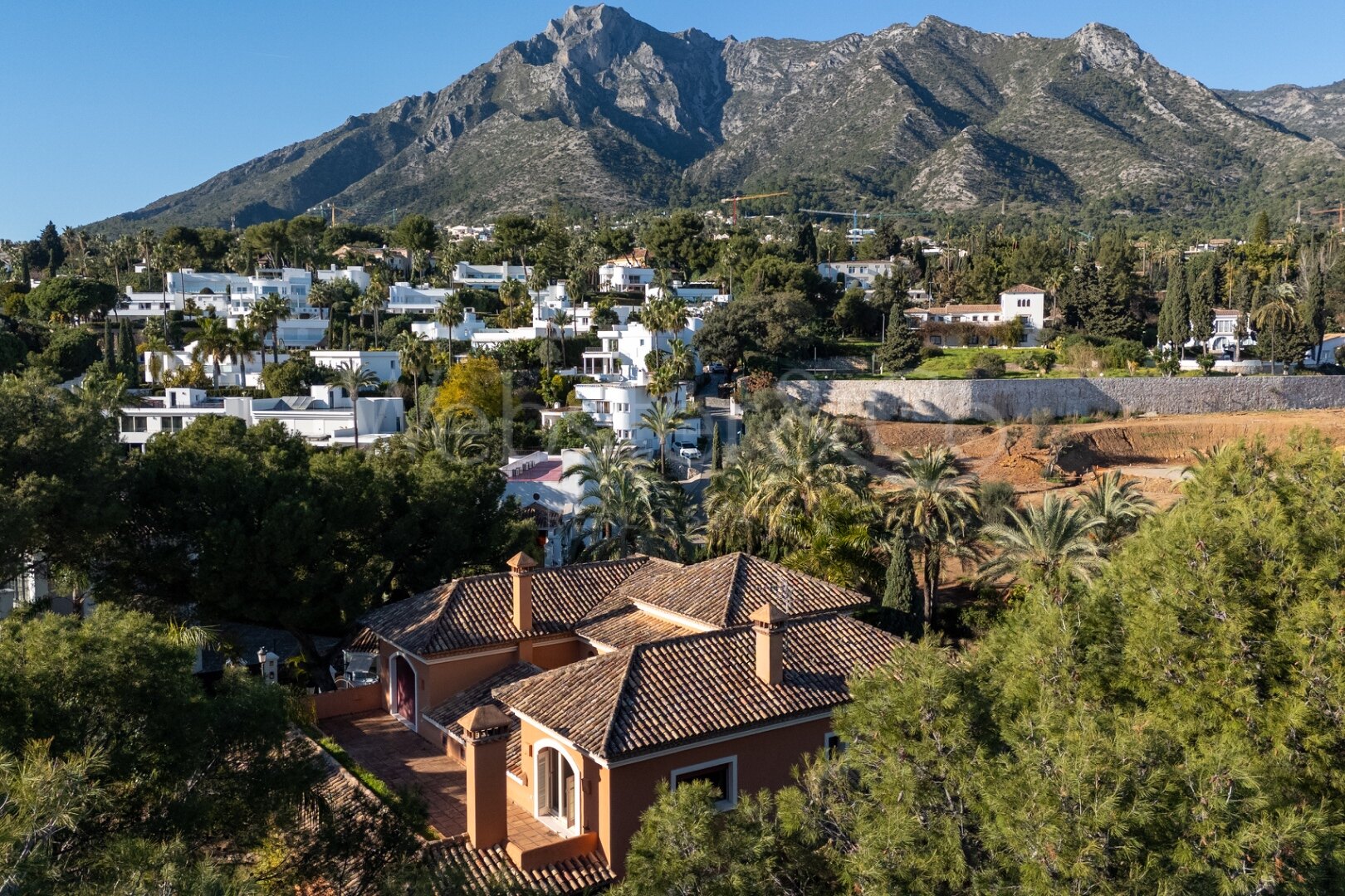 Villa Pinar Azul - Secluded Luxury, Altos Reales