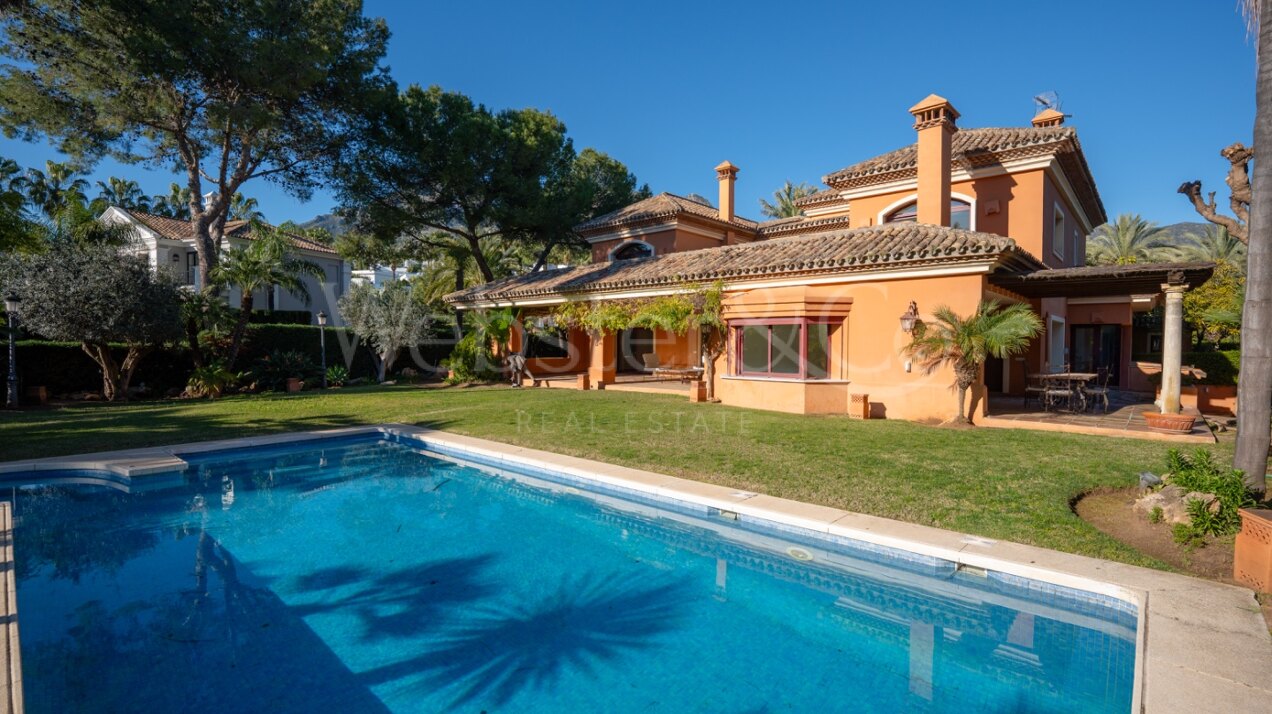 Villa Pinar Azul - Secluded Luxury, Altos Reales