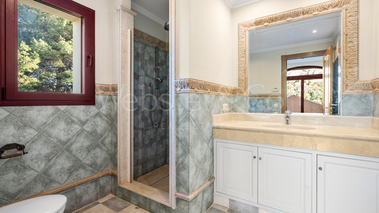 Villa Pinar Azul - Secluded Luxury, Altos Reales