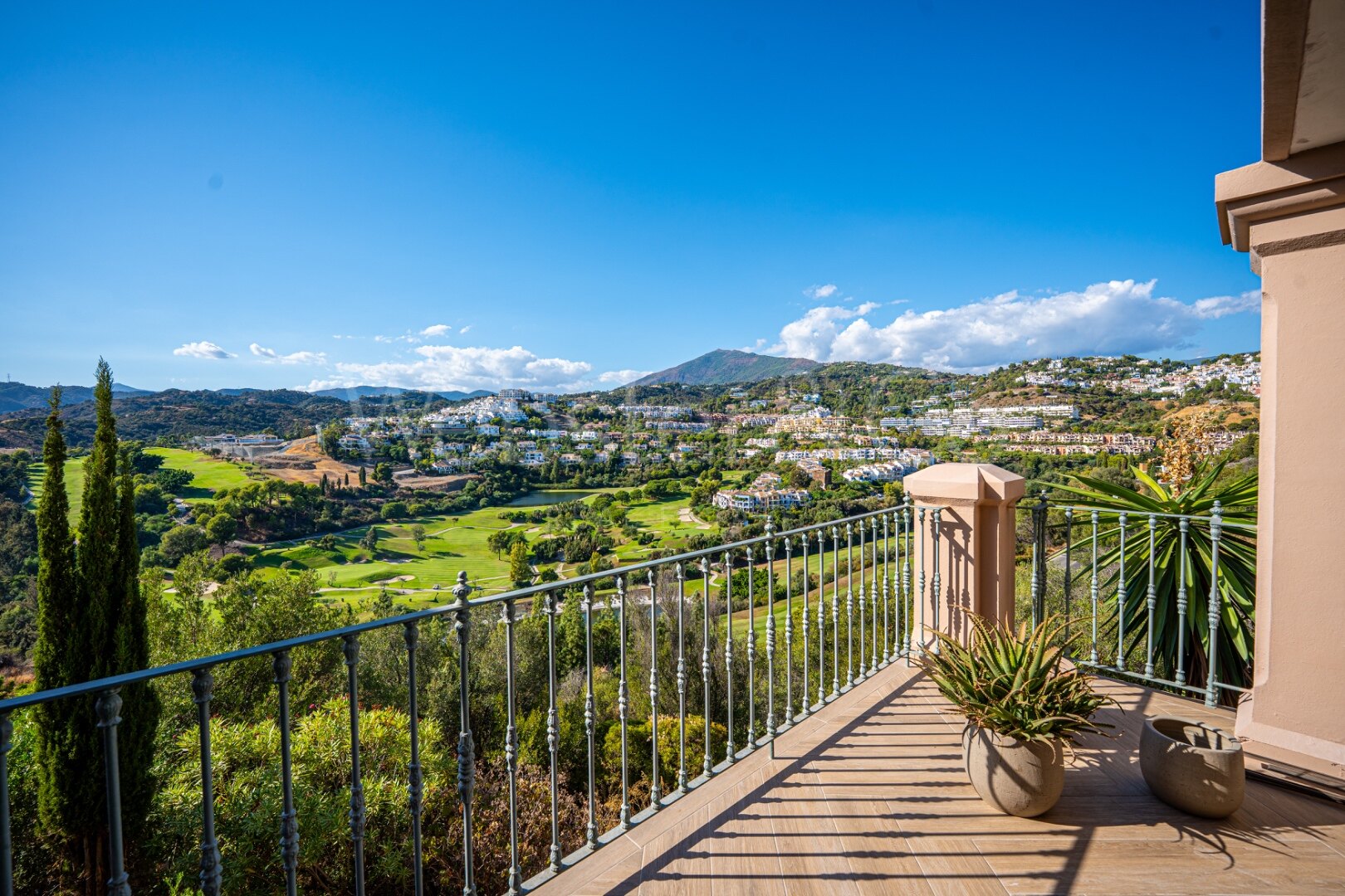 Townhouse The Nest - Renovated Elegance in Benahavís