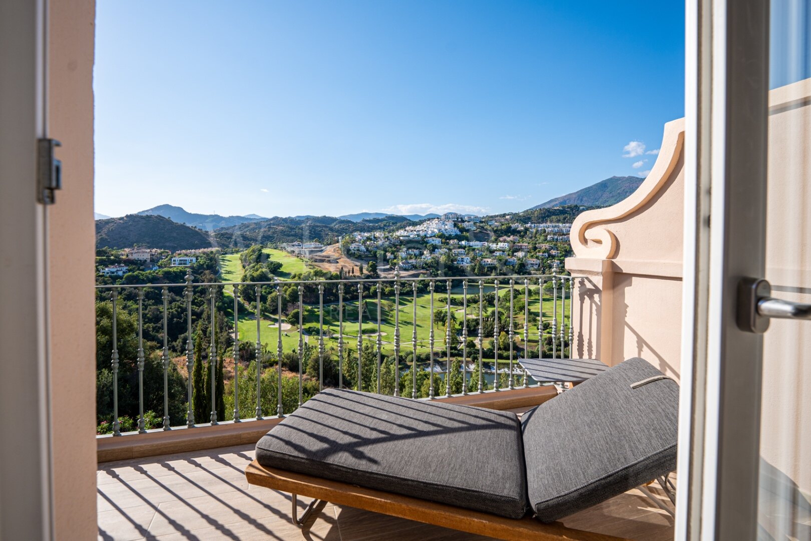 Townhouse The Nest - Renovated Elegance in Benahavís