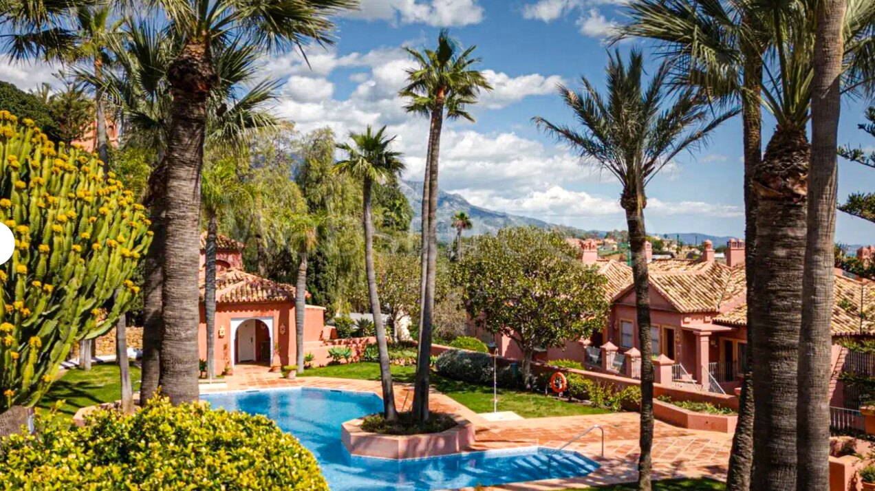 Townhouse The Nest - Renovated Elegance in Benahavís