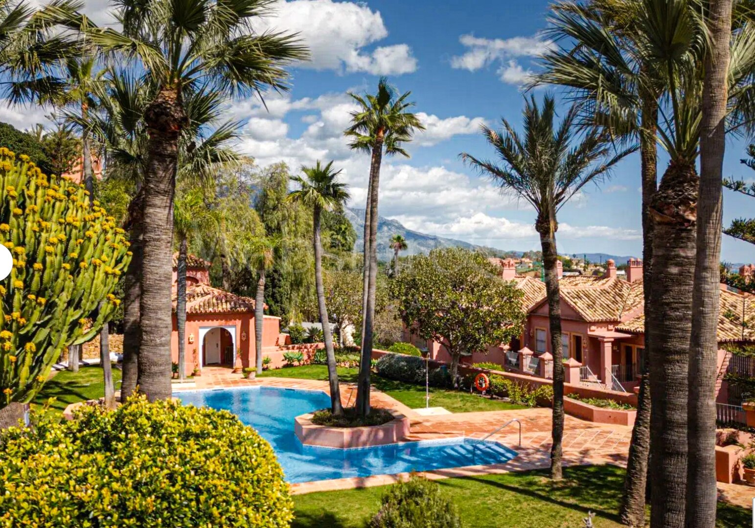 Townhouse The Nest - Renovated Elegance in Benahavís