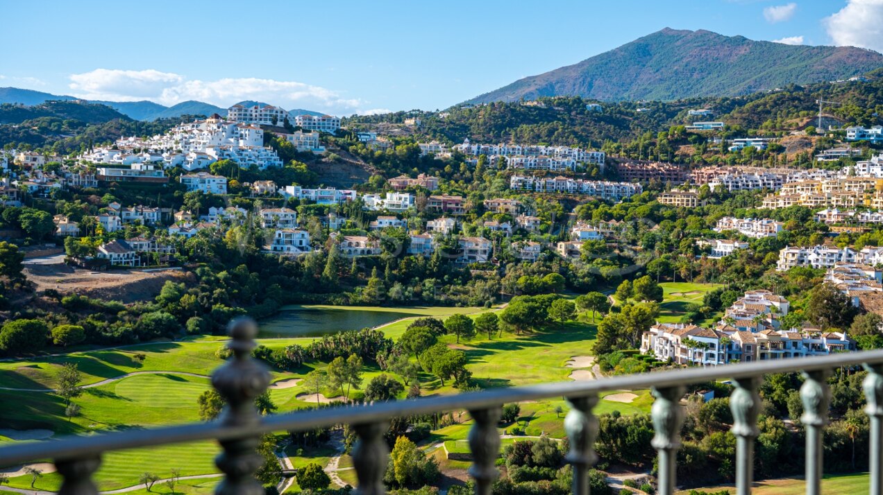 Townhouse The Nest - Renovated Elegance in Benahavís